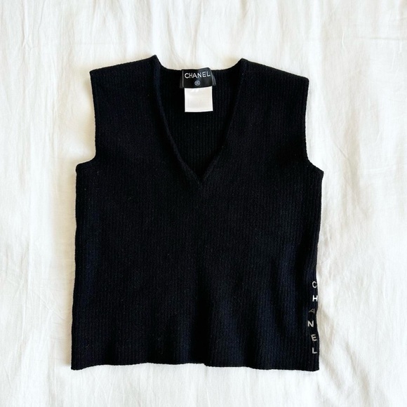 CHANEL Black V-Neck Knit Top - Picture 1 of 7